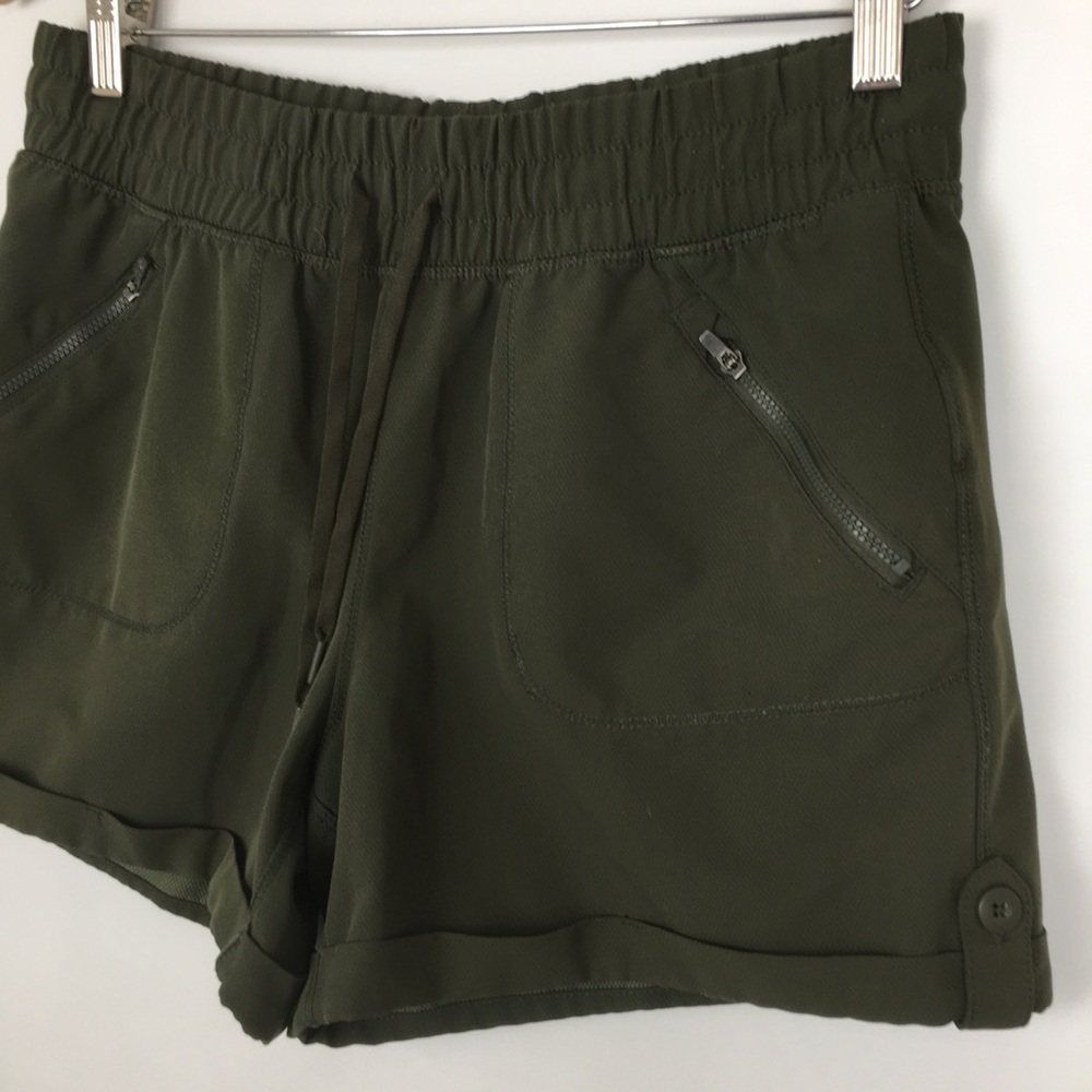 Tangerine Army Green Shorts Women’s Size Medium Pull On Elastic Waist Pockets - Picture 3 of 8